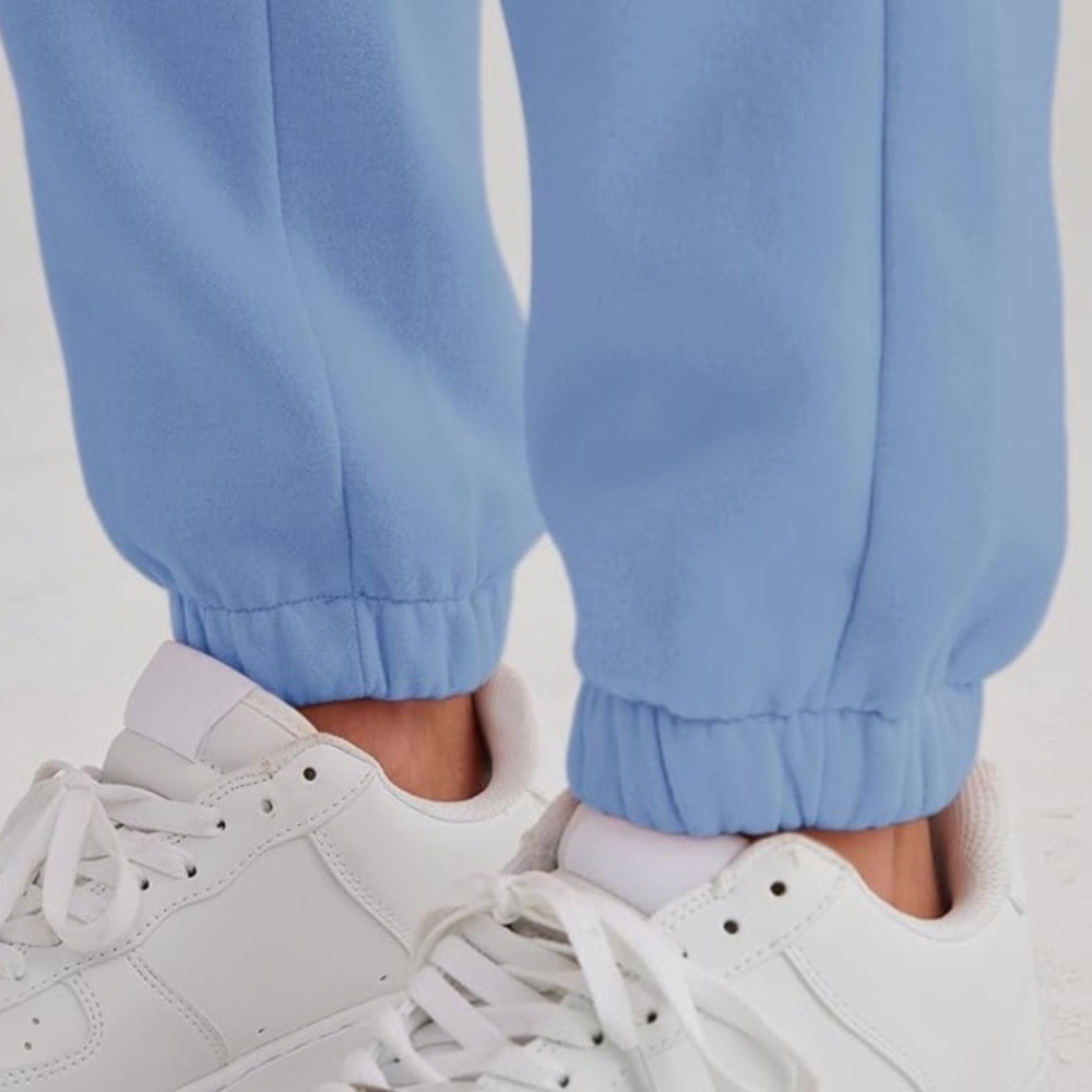 Baby blue sweatpants in the size medium - Picture 5 of 5